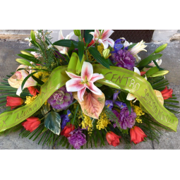 cuscino funebre con fiori di stagione