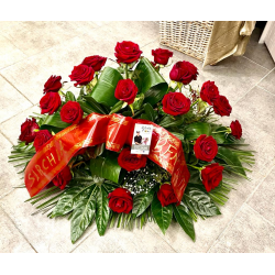 cuscino di rose bianche