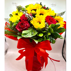 bouquet di girasoli e rose rosse
