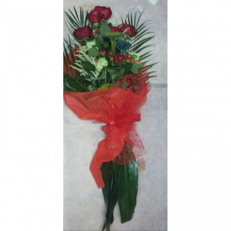fascio di rose con decori